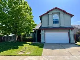  charming home 3-bedroom, 2.5-bathroom house 